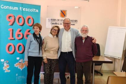 El director general de Consumo, Fèlix Alonso, ha entregado el reconocimiento a la Cooperativa de San Crispín.