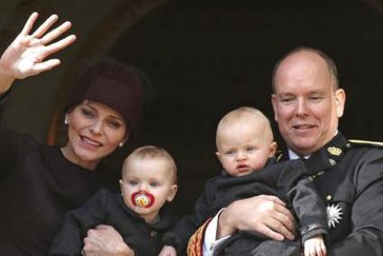 Alberto de Mónaco y Charlène junto a sus hijos