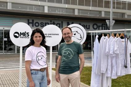 El candidato del partido menorquinista en el Parlament, Josep Castells, y la número 2 de la candidatura en el Consell Insular, Noemí García