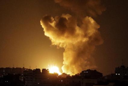 Continúa de noche un intenso intercambio de fuego entre Israel y Gaza