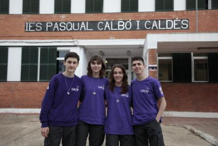 Raúl Petrescu, Aina Gilabert, Roser García y Joan Denclar, alumnos del ‘Pasqual Calbó’.