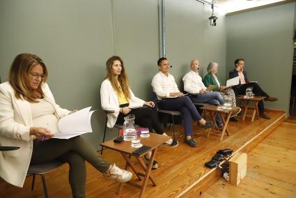 Los aspirantes al Consell en el debate celebrado en el Ateneu.