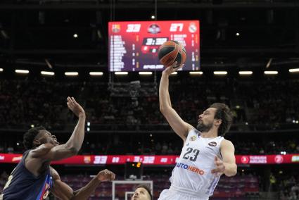 Sergio Llull, el viernes ante el Barça, penetrando.