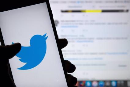 El algoritmo de Twitter amplifica el contenido que expresa ira y polarización afectiva, según un estudio