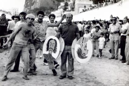 Portant les carotes just abans de començar els jocs el 1971