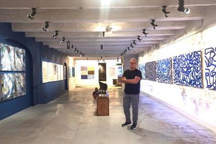 La mostra artística d’Enric Servera pretén submergir l’espectador dins la mar.