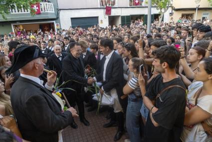 Sa capellana, Josep Manguan, s'ha acomiadat dels caixers i cavallers mentre sonava el darrer toc