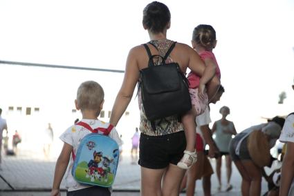 Familias en el primer día del curso escolar, el pasado 12 de septiembre.