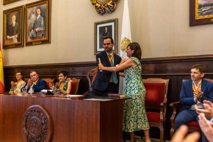 Héctor Pons y Elena Costa, que será la primera teniente de alcalde en el nuevo gobierno municipal