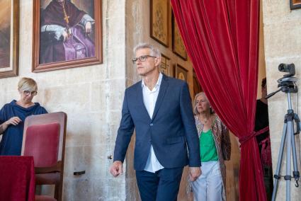 El concejal Sebastià Servera, en el pleno de constitución del Ayuntamiento de Ciutadella.