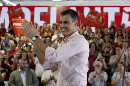 Sánchez se dirige a descontentos con los pactos entre Feijóo y Abascal y dice que ambos son «el túnel del tiempo»