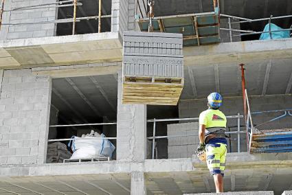 La concesión de licencias de obras se alarga, en algunos casos, hasta el año.