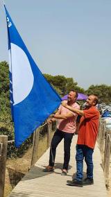 José Luis Benejam y Sito Triay izaron la bandera