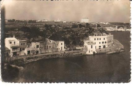 Imatge dels anys 50 del Fonduco al port de Maó.