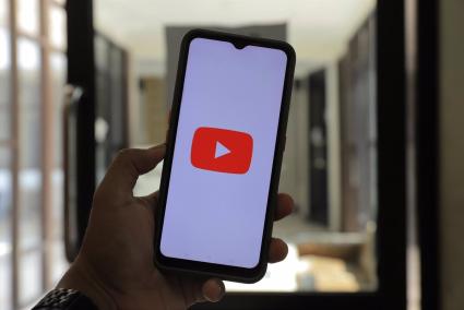 YouTube prepara una función para resumir vídeos de forma automática con IA