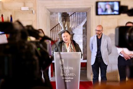 Fernando Fernández, a la derecha de la exconsellera de Agricultura del Govern, Mae de la Concha.