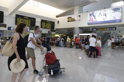 Más de 700.000 personas pasaron por el aeropuerto de Menorca el pasado mes de julio