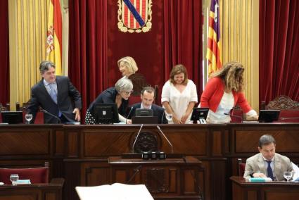 La Mesa del Parlament inmediatamente después de su elección el pasado junio.