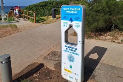 La nueva fuente, junto al paseo marítimo de Sant Tomàs.