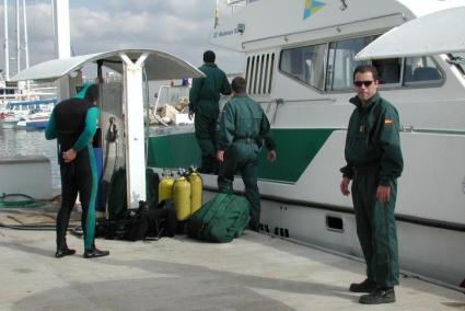 La Guardia Civil sigue buscando restos de la embarcación en la costa del Llevant mallorquín.