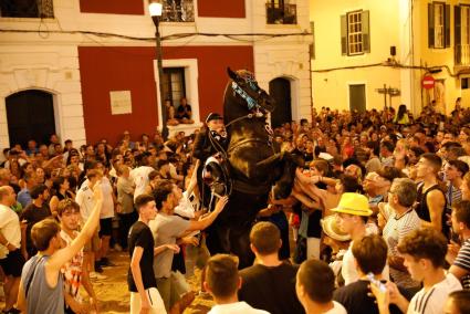 Maó viu el primer jaleo de les festes de Gràcia