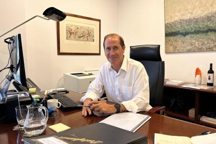 Juan Manuel Lafuente en su despacho de la Conselleria del Mar.