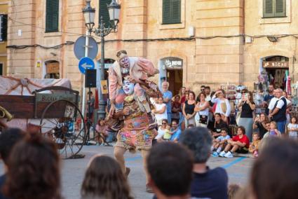 El teatro volvió a hacer coincidir la presentación con una representación, el espectáculo «El Gran Final», de Bucráa Circus.