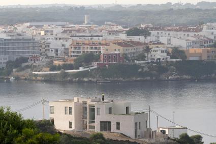 Una vista de las casas de Es Castell desde s'altra banda des port.