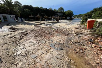 Estado de la playa de Cala en Blanes, este miércoles por la mañana, después de las lluvias