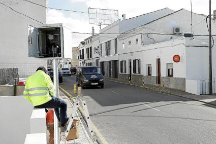 Los radares, como este en Sant Climent, enfrentan a los antiguos socios de gobierno