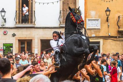 Els més joves disposen de més espai per fer botar els cavalls.