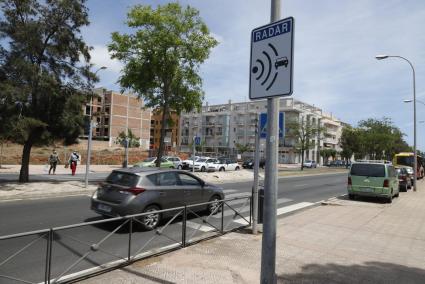 Uno de los radares, en la Vía de Ronda de Maó