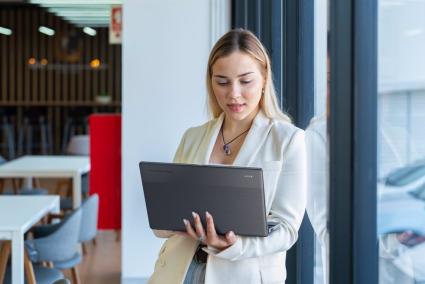 Google presenta los nuevos Chromebook Plus, que agregan IA para mejorar sus funciones y aumentar el rendimiento