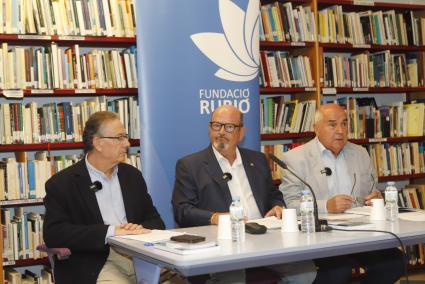 De izquierda a derecha, Josep Pons, Joan Huguet y Luis Alejandre, en la presentación del libro en la Fundació Rubió.