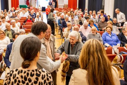 Lliurament de diplomes de la passada edició de la UOM, celebrada a la sala Sant Diego d’Alaior