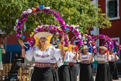 Actuación de bailes tradicionales de Ecuador