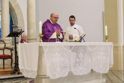 Jaume Denclar, junto al obispo Gerard Villalonga.