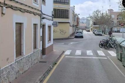 Una mujer chocó con otro vehículo aparcado en la calle Josepa Rossinyol