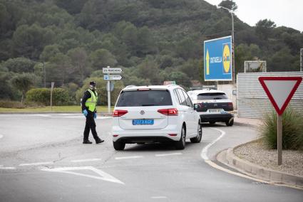 El cuerpo policial reclama el documento legal que actualice empleos y mejore las nóminas.