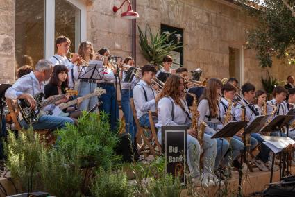 Los integrantes de la Big Band des Mercadal se encargaron de ambientar la jornada de despedida