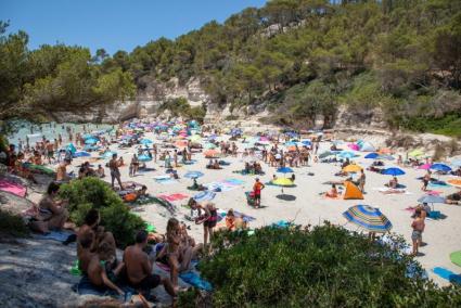 Imagen de la playa de Cala Mitjana.