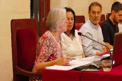 Maite de Medrano, en el último pleno de Ciutadella al que asistió, en septiembre. 