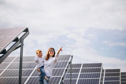 El autocomsumo es la capacidad para producir nuestra propia energía eléctrica a través de paneles solares, en el mismo lugar donde se va a consumir. Fotos:FREEPIK