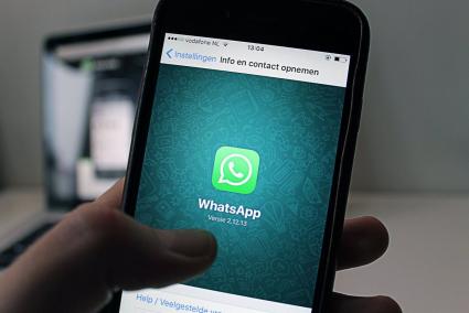 WhatsApp ya permite a los usuarios de iOS asociar un correo electrónico como método alternativo de inicio de sesión