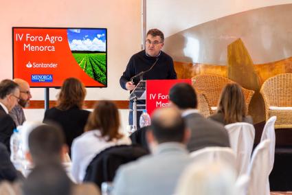 El conseller de Agricultura, Pesca y Medio Natural,    Joan Simonet,    durante su intervención en el Foro Menorca Agro Santander.