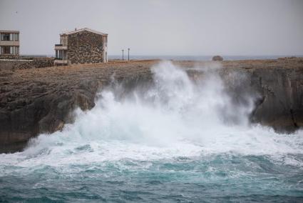 El temporal marítimo vuelve a ser severo, pero se prevé una rápida mejoría.