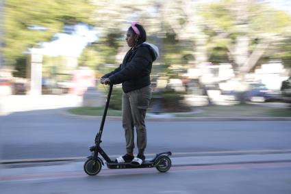 Los patinetes no pueden circular por vías en las que la velocidad máxima supere los 30 kilómetros por hora.