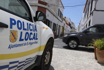 Ahora al menos hay un policía patrullando por el municipio.