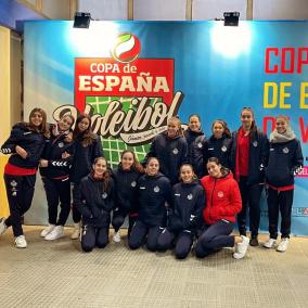 El equipo femenino del CV Ciutadella que ha competido en Valladolid.