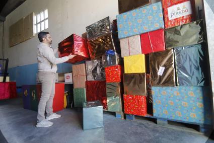 Preparativos para recibir a los Reyes Magos en Maó.